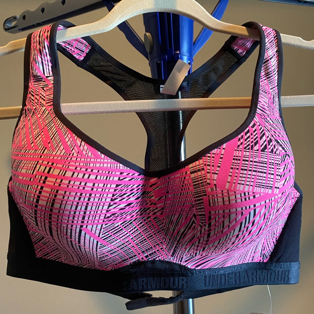 NWT Under Armour Heat Gear Racerback Sports Bra.